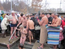 Как харьковский губернатор в купели понырял (ФОТО+ВИДЕО)