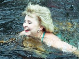 Зачем звезды ныряют на Крещение? (ФОТО)