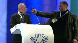 Дерзкая попытка убийства в прямом эфире (ВИДЕО)