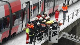 Растет число пострадавших от столкновения поездов в Вене (ФОТО)