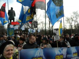 По случаю Дня Соборности сталинисты подрались со свободовцами (ФОТО+ВИДЕО)