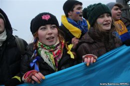 Запад и Восток Украины соединили живой цепью (ФОТО+ВИДЕО)