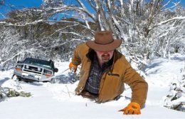 Буксировка зимой автомобиля по гололеду опасна (ВИДЕО)