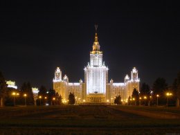 В Москве загорелось здание МГУ