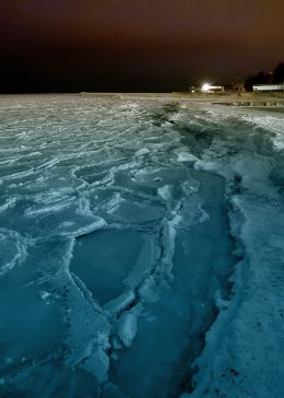 В Одессе прибрежную полосу сковал лед (ФОТО)