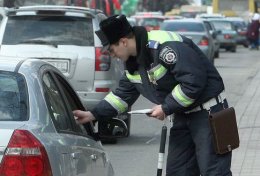 Во Львове водитель маршрутного такси покусал сотрудников ГАИ