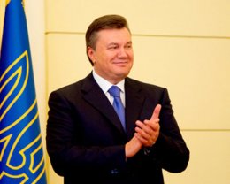Янукович поздравил новоизбранного президента Чехии и пригласил его в гости