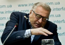 Жириновский не стал преследовать девушку, которая бросалась капустой