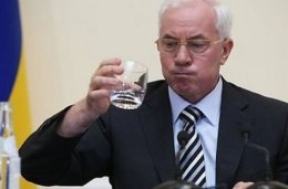 Николай Азаров разобрался с мигренью (ФОТО)