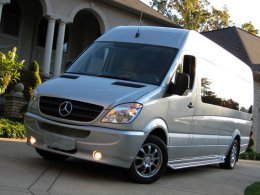 Mercedes Sprinter спокойно вмещает двухспальную кровать (ФОТО+ВИДЕО)