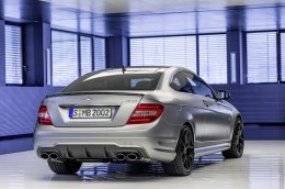 Мощный Mercedes-Benz C63 AMG (ФОТО)