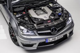 Мощный Mercedes-Benz C63 AMG (ФОТО)