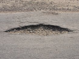 Новый способ ремонта дорог в Украине (ВИДЕО)