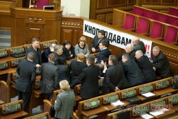 Верховная Рада второй день не может открыть сессию (ФОТО)