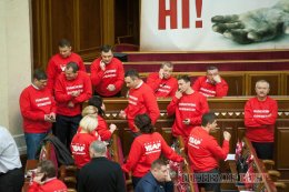 Верховная Рада второй день не может открыть сессию (ФОТО)