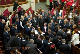 Верховная Рада второй день не может открыть сессию (ФОТО)