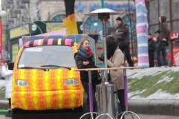 Проект "Теплый Киев" - Крещатик утеплили, потратив 300 кило пряжи! (ФОТО)