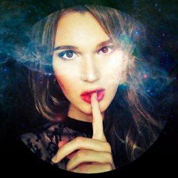 Борис Апрель превратился в очаровательную девушку (ФОТО)