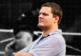 На улицах Киева не хватает только мешков с песком и пулеметных точек