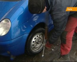 Как привлечь к ответственности дорожные службы за разбитый автомобиль (ВИДЕО)