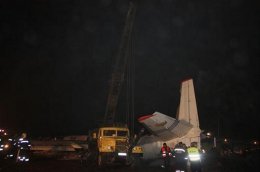 Выживших в авиакатастрофе под Донецком отправят домой на поезде (ВИДЕО)