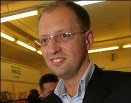 Арсений Яценюк избавляется от конкурентов Арсений Яценюк избавляется от конкурентов