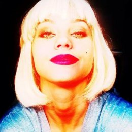 Кристина Асмус в новом образе выглядит как девушка легкого поведения (ФОТО)