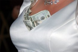 40 тысяч евро в бюстгалтере