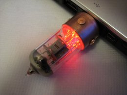 «Вакуумные» флеш-накопители в виде лампочек (ФОТО)