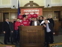 Три народных депутата от ПР заставили поволноваться оппозицию ночью