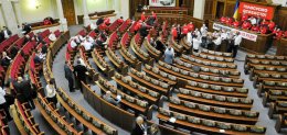 Трибуна парламента разблокирована и готова к работе (ВИДЕО)