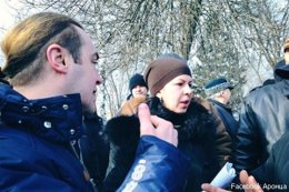 Сторонники КПУ и ВО «Свобода» подрались возле памятника Ленину в Ахтырке (ФОТО)