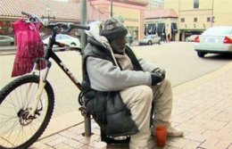 Американский бомж вернул отданное ему по ошибке кольцо с бриллиантом