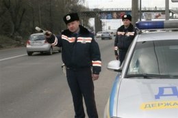 В Одессе ГАИшники общаются с водителями стихами и не стесняются брать взятки (ВИДЕО)