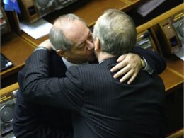 Политические поцелуи (ФОТО)