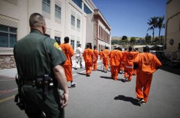В США из тюрем выпускают иммигрантов