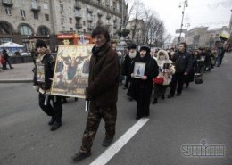 В честь 400-летия дома Романовых киевляне прошлись крестным ходом (ФОТО)