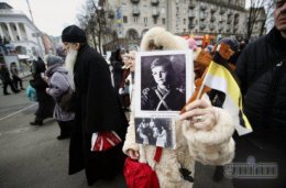 В честь 400-летия дома Романовых киевляне прошлись крестным ходом (ФОТО)