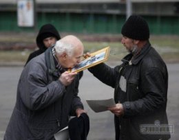 В честь 400-летия дома Романовых киевляне прошлись крестным ходом (ФОТО)