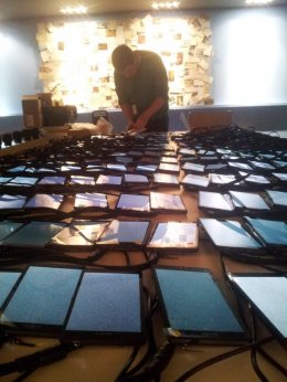 Компания Sony построила гигантскую стену из смартфонов (ФОТО+ВИДЕО)