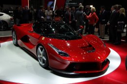 Самый мощный Ferrari-гибрид материализовался в Женеве (ФОТО)