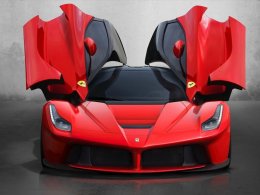 Самый мощный Ferrari-гибрид материализовался в Женеве (ФОТО)