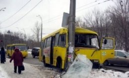 Водитель столичной маршрутки потерял сознание на дороге (ВИДЕО)