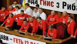 Депутатов, блокирующих Раду, хотят лишить зарплаты