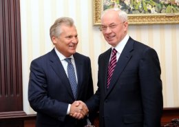 Азаров считает критику политиков Европы неконструктивной
