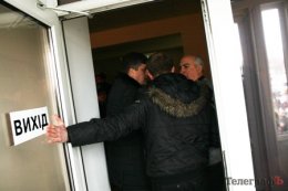 В Кременчуге митингующие против строительства ГОКа ворвались на сессию райсовета (ФОТО)