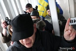 В Кременчуге митингующие против строительства ГОКа ворвались на сессию райсовета (ФОТО)