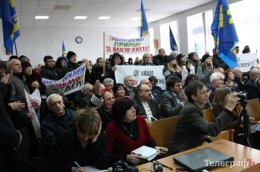 В Кременчуге митингующие против строительства ГОКа ворвались на сессию райсовета (ФОТО)