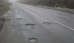 Украинские дороги ремонтируют прошлогодним асфальтом