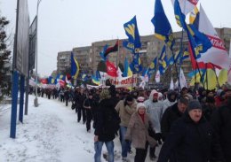 На марш "Вставай, Украина!" в Ужгороде пришли 3 тыс. человек (ФОТО+ВИДЕО)